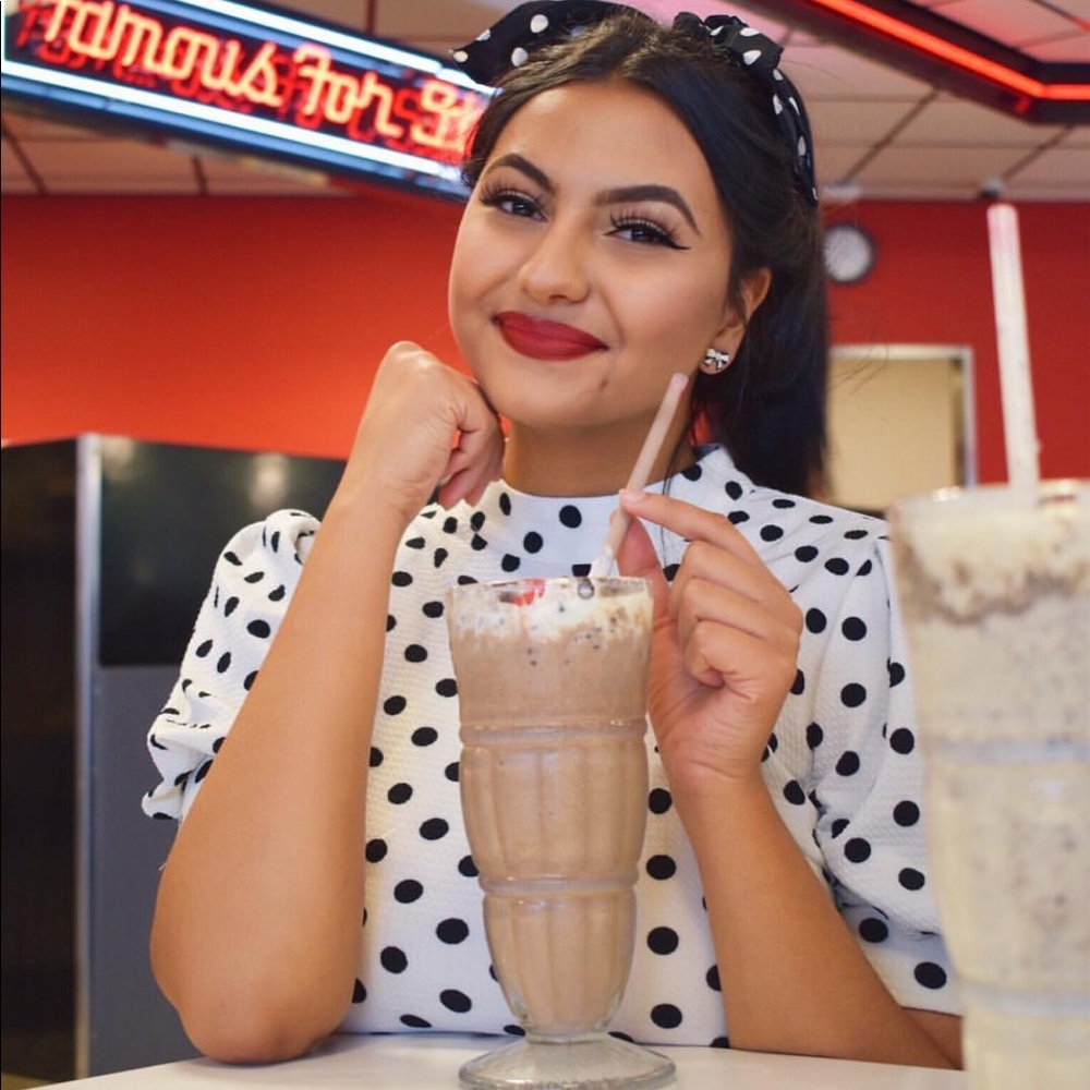Puff sleeve polka dot shirt